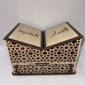 حامل المصحف هو استاند خشبي للقراءة مع درج من اسفل لوضع المصحف + مصحف هدية.