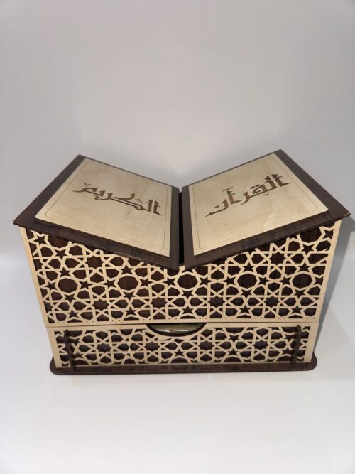 حامل المصحف هو استاند خشبي للقراءة مع درج من اسفل لوضع المصحف + مصحف هدية.