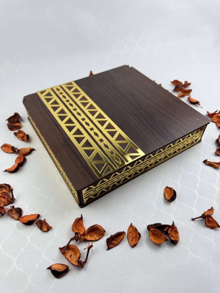 علب مخصصة للشركات والهدايا الفاخرة Acrylic Wood Gift 2 بوكس وسام