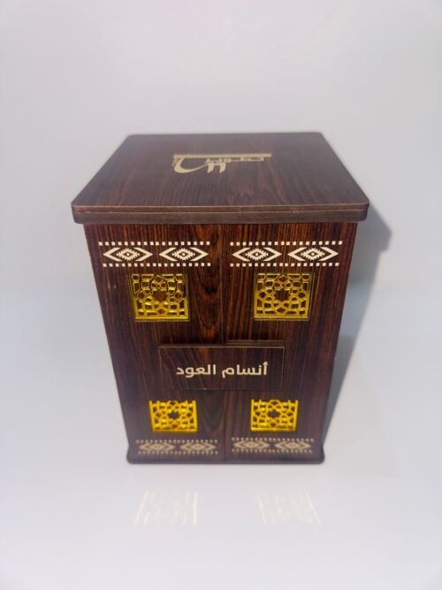 بوكس أماني صندوق خشبي فاخريحتوي من الداخل علي قارورة عطر فاخرة 50 مل